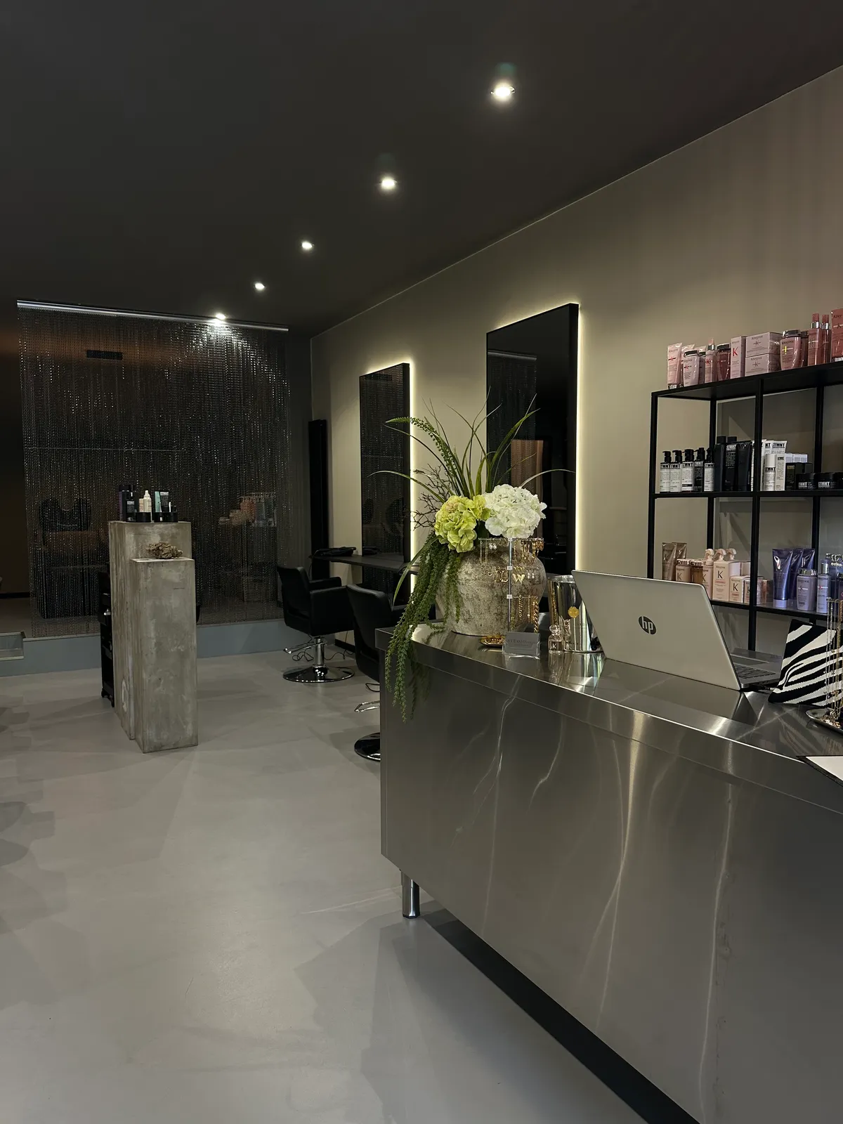 SALON